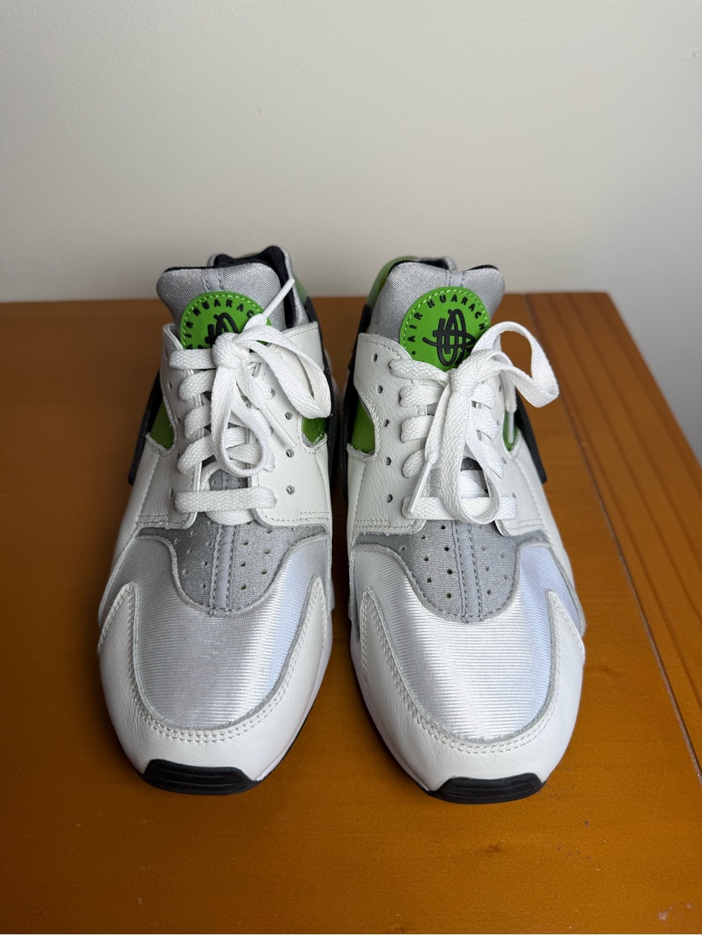 Nike Air Huarache Sneaker Women 8.5 White Lime Green Athletic DH4439-114